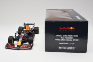 Red Bull RB16B #33 M. Verstappen Emilia Romagna GP Winner Mid Race Tyres 2021 Minichamps 1:18 110210133 Kov – obrázok 7 z 7