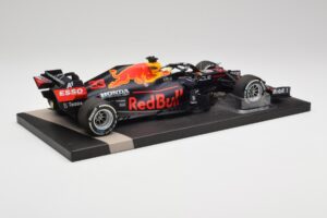 Red Bull RB16B #33 M. Verstappen Styrian & Austrian GP Winner 2021 Minichamps 1:18 113210933 Kov – obrázok 3 z 6