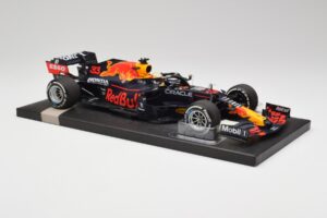 Red Bull RB16B #33 M. Verstappen Styrian & Austrian GP Winner 2021 Minichamps 1:18 113210933 Kov – obrázok 4 z 6
