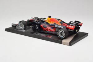Red Bull RB16B #33 M. Verstappen Styrian & Austrian GP Winner 2021 Minichamps 1:18 113210933 Kov – obrázok 5 z 6