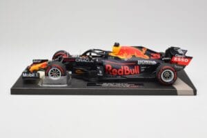 Red Bull RB16B #33 M. Verstappen Abu Dhabi GP 2021 Winner Missing Figurine & Pitboard Minichamps 1:18 113212333 Živica