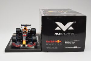Red Bull RB16B #33 M. Verstappen Belgian GP 2021 Winner Minichamps 1:18 113211333 Živica – obrázok 7 z 7