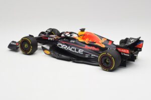 Red Bull RB18 #1 M. Verstappen France GP Winner 2022 Minichamps 1:18 110221201 Kov – obrázok 5 z 7