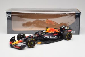 Red Bull RB18 #1 M. Verstappen France GP Winner 2022 Minichamps 1:18 110221201 Kov – obrázok 6 z 7