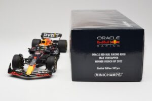 Red Bull RB18 #1 M. Verstappen France GP Winner 2022 Minichamps 1:18 110221201 Kov – obrázok 7 z 7