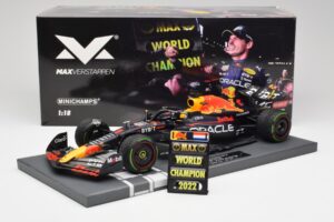 Red Bull RB18 #1 M. Verstappen Japan GP Winner No Figure & Pitboard 2022 Minichamps 1:18 113221801FB Kov – obrázok 6 z 7