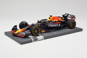 Red Bull RB18 Oracle #1 M. Verstappen Abu Dhabi GP 2022 Winner Minichamps 1:18 113222201 Živica – obrázok 2 z 7