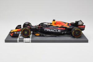 Red Bull RB18 Oracle #1 M. Verstappen Abu Dhabi GP 2022 Winner Minichamps 1:18 113222201 Živica