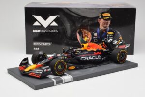 Red Bull RB18 Oracle #1 M. Verstappen Abu Dhabi GP 2022 Winner Minichamps 1:18 113222201 Živica – obrázok 7 z 7