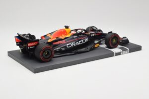 Red Bull RB18 Oracle #1 M. Verstappen Dutch GP 2022 Winner Minichamps 1:18 113221501 Živica – obrázok 3 z 7