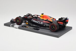 Red Bull RB18 Oracle #1 M. Verstappen Dutch GP 2022 Winner Minichamps 1:18 113221501 Živica – obrázok 5 z 7