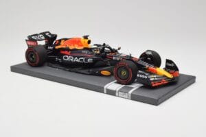 Red Bull RB18 Oracle #1 M. Verstappen Italian GP 2022 Winner Minichamps 1:18 113221601 Živica – obrázok 4 z 7