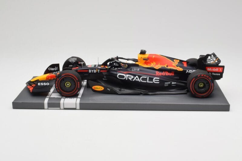 Red Bull RB18 Oracle #1 M. Verstappen Italian GP 2022 Winner Minichamps 1:18 113221601 Živica