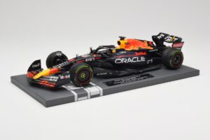 Red Bull RB18 Oracle #1 M. Verstappen Japanese GP 2022 World Champion Minichamps 1:18 113221801 Živica – obrázok 2 z 7