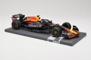 Red Bull RB18 Oracle #1 M. Verstappen Japanese GP 2022 World Champion Minichamps 1:18 113221801 Živica – obrázok 4 z 7