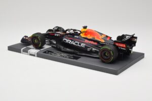 Red Bull RB18 Oracle #1 M. Verstappen Japanese GP 2022 World Champion Minichamps 1:18 113221801 Živica – obrázok 5 z 7