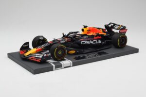 Red Bull RB18 Oracle #1 M. Verstappen US GP 2022 Winner Minichamps 1:18 113221901 Živica – obrázok 2 z 7