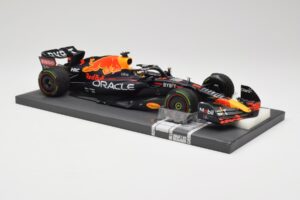Red Bull RB18 #1 M. Verstappen Emilia Romagna GP 2022 Winner Minichamps 1:18 113220401 Živica – obrázok 4 z 7