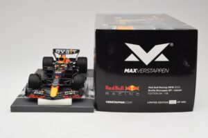 Red Bull RB18 #1 M. Verstappen Emilia Romagna GP 2022 Winner Minichamps 1:18 113220401 Živica – obrázok 6 z 7