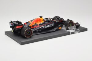 Red Bull RB18 #1 M. Verstappen Miami GP 2022 Winner Minichamps 1:18 113220301 Živica – obrázok 3 z 7
