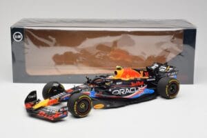 Red Bull RB19 #1 M. Verstappen Austin GP Winner 2023 Minichamps 1:18 110231901 Kov – obrázok 6 z 6