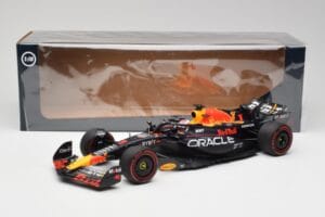 Red Bull RB19 #1 M. Verstappen Qatar Sprint Race 2nd WC 2023 Minichamps 1:18 110231801 Kov – obrázok 6 z 6