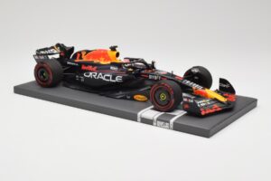 Red Bull RB19 Oracle #1 M. Verstappen Australian GP 2023 Winner Minichamps 1:18 113230301 Živica – obrázok 4 z 7