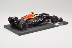 Red Bull RB19 Oracle #1 M. Verstappen Bahrain GP 2023 Winner Minichamps 1:18 113230201 Živica – obrázok 3 z 7