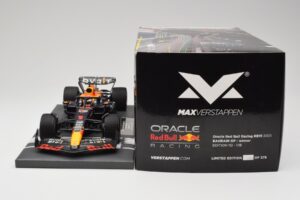 Red Bull RB19 Oracle #1 M. Verstappen Bahrain GP 2023 Winner Minichamps 1:18 113230201 Živica – obrázok 6 z 7