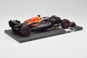 Red Bull RB19 Oracle #1 M. Verstappen British GP 2023 Winner Minichamps 1:18 113231101 Živica – obrázok 3 z 7