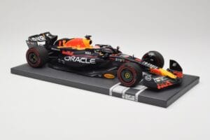 Red Bull RB19 Oracle #1 M. Verstappen British GP 2023 Winner Minichamps 1:18 113231101 Živica – obrázok 4 z 7