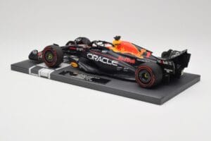 Red Bull RB19 Oracle #1 M. Verstappen British GP 2023 Winner Minichamps 1:18 113231101 Živica – obrázok 5 z 7