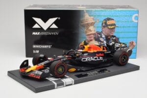 Red Bull RB19 Oracle #1 M. Verstappen British GP 2023 Winner Minichamps 1:18 113231101 Živica – obrázok 7 z 7