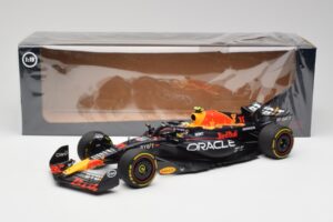 Red Bull RB19 #11 S. Perez Italian GP 2nd 2023 Minichamps 1:18 110231511 Kov – obrázok 2 z 6