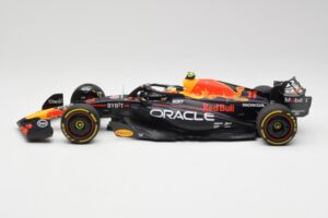 Red Bull RB19 #11 S. Perez Italian GP 2nd 2023 Minichamps 1:18 110231511 Kov – obrázok 3 z 6