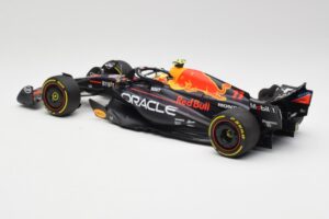 Red Bull RB19 #11 S. Perez Italian GP 2nd 2023 Minichamps 1:18 110231511 Kov – obrázok 4 z 6