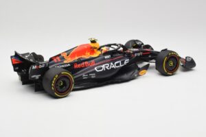 Red Bull RB19 #11 S. Perez Italian GP 2nd 2023 Minichamps 1:18 110231511 Kov – obrázok 5 z 6