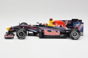 Red Bull RB3 #2 M. Webber F1 2007 Minichamps 1:18 110110272 Kov – obrázok 3 z 6