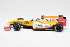 Renault F1 Team R29 #10 R. Grosjean F1 2009 Minichamps 1:18 150090108 Kov – obrázok 3 z 6