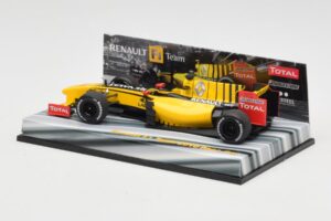 Renault R30 #11 R. Kubica Race Car 2010 Minichamps 1:43 403100081 Kov – obrázok 3 z 6