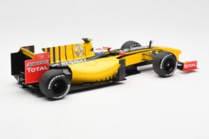 Renault F1 Team R30 #11 V. Petrov Showcar F1 2010 Minichamps 1:18 150100082 Kov – obrázok 2 z 6