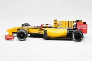 Renault F1 Team R30 #11 V. Petrov Showcar F1 2010 Minichamps 1:18 150100082 Kov – obrázok 3 z 6