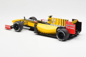 Renault F1 Team R30 #11 V. Petrov Showcar F1 2010 Minichamps 1:18 150100082 Kov – obrázok 5 z 6