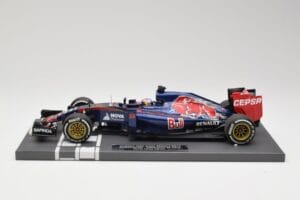 Scuderia Toro Rosso STR10 Renault #33 M. Verstappen Australian GP 2015 Minichamps 1:18 Scuderia Toro Rosso STR10 Renault #33 M. Verstappen Australian GP 2015 Minichamps 1:18 117150033 Živica