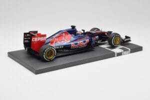 Scuderia Toro Rosso STR10 Renault #33 M. Verstappen Australian GP 2015 Minichamps 1:18 117150033 Živica – obrázok 3 z 7