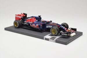 Scuderia Toro Rosso STR10 Renault #33 M. Verstappen Australian GP 2015 Minichamps 1:18 117150033 Živica – obrázok 4 z 7