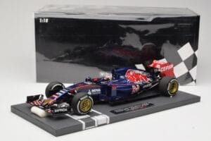 Scuderia Toro Rosso STR10 Renault #33 M. Verstappen Australian GP 2015 Minichamps 1:18 117150033 Živica – obrázok 7 z 7