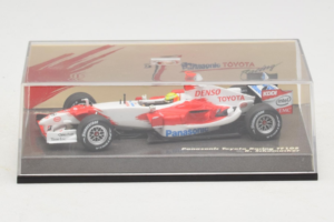 Toyota TF105 #17 R. Schumacher Panasonic Toyota Racing F1 2005 Minichamps 1:43 AM58296 Kov – obrázok 4 z 5