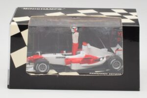 Toyota TF105 #16 J. Trulli Malaysia GP Podium 2005 Minichamps 1:43 400050116 Kov – obrázok 4 z 4