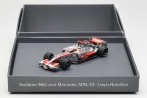 McLaren MP4-23 Mercedes #22 L. Hamilton F1 World Champion 2008 Minichamps 1:43 B66962422 Kov – obrázok 4 z 4